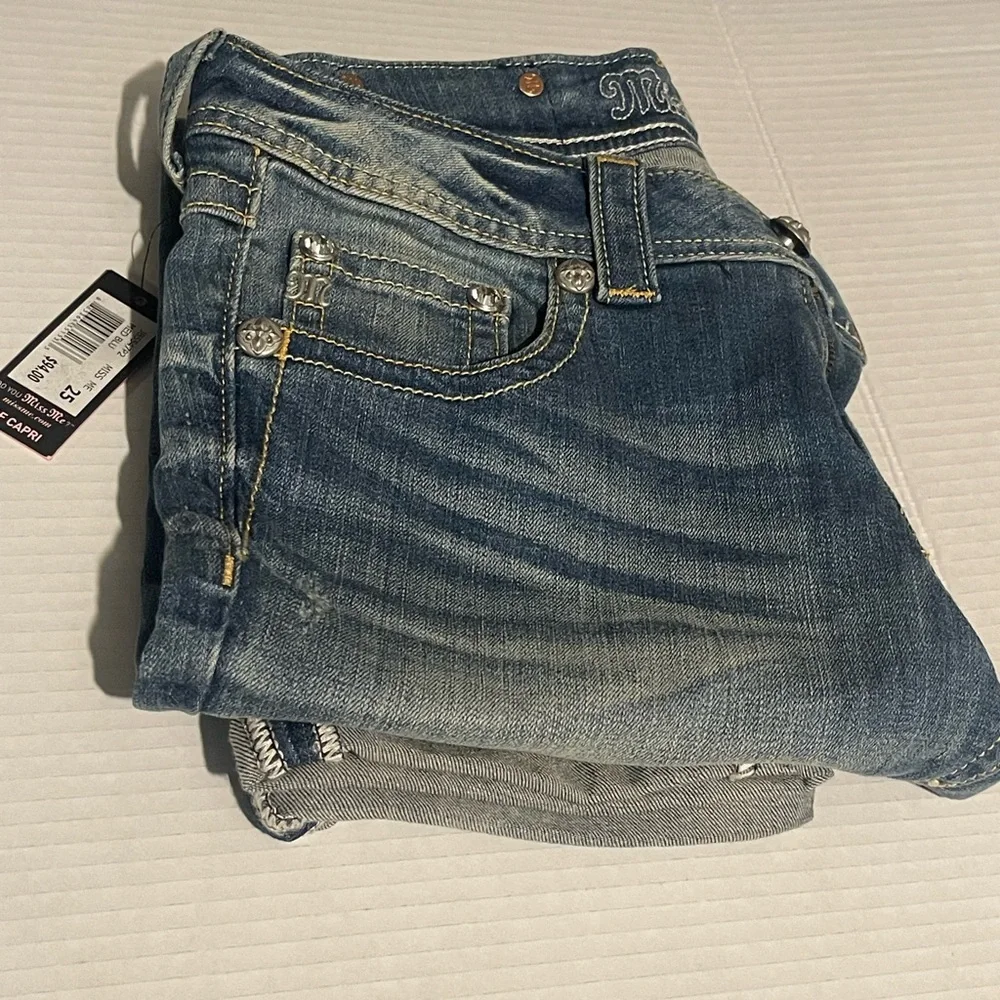 NWT Miss Me Women’s Boyfriend Capri Medium Wash Blue Jeans Size 25‎